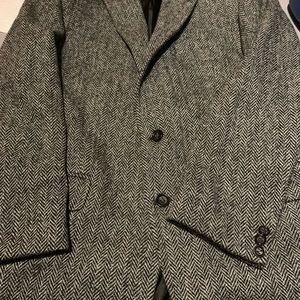 (Size 42 R)  Stafford Harris Tweed Grey Herringbone 100% raw wool Sports Coat